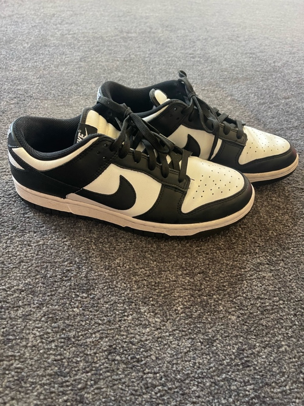Nike Women’s Low-Top Sneakers - Black & White
